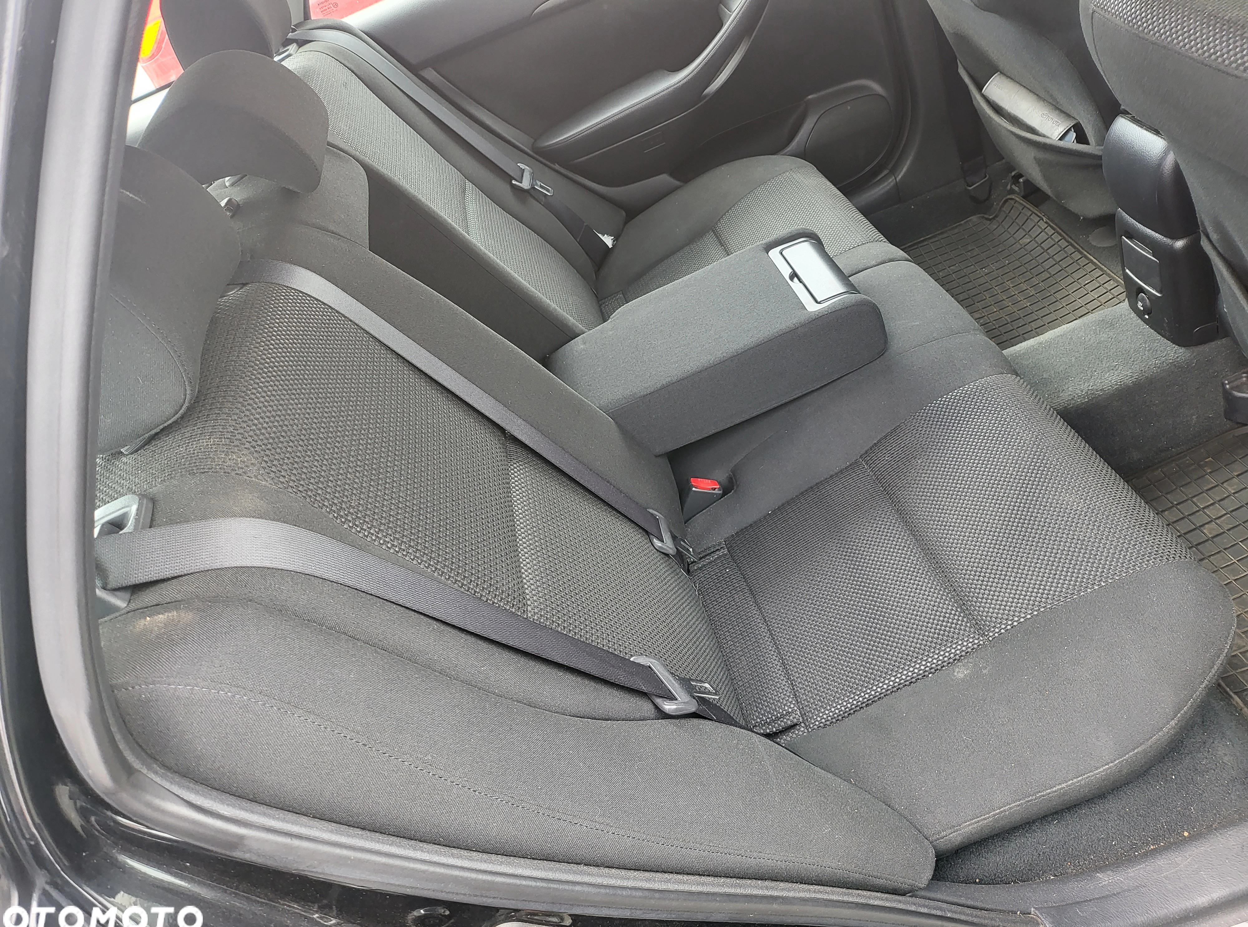 Toyota Avensis cena 11909 przebieg: 289000, rok produkcji 2004 z Sieradz małe 436